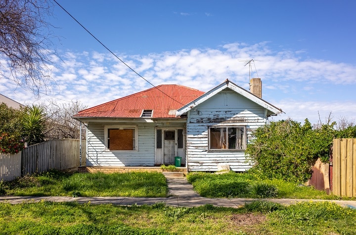 How to Sell a Vacant Property in San Diego Before It Attracts Vandalism or Code Violations